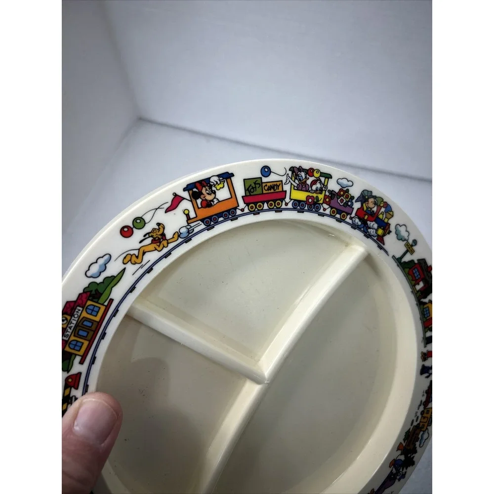 Vintage Superseal Walt Disney Plastic Children's Dinnerwear Kitchen Plate
